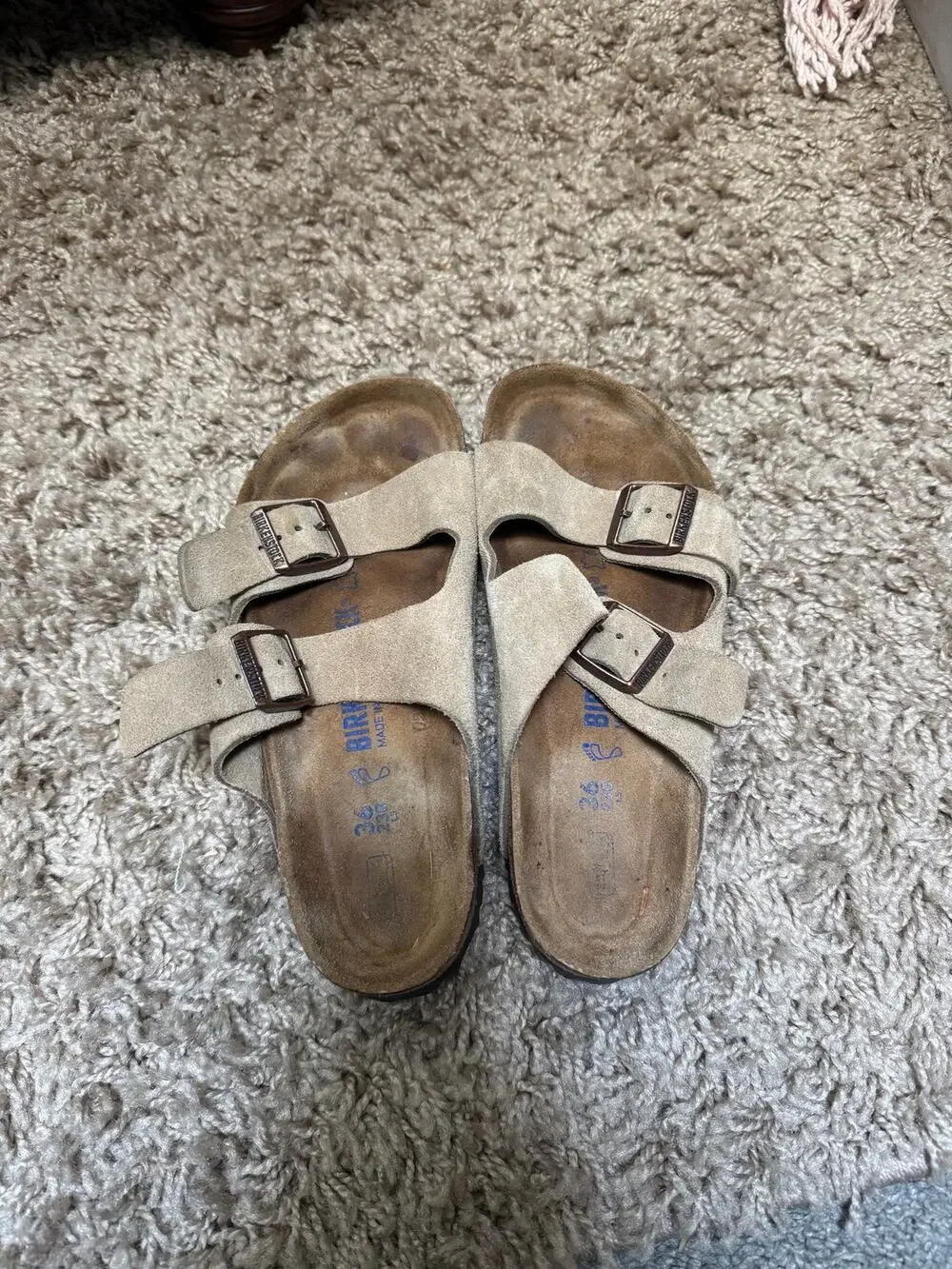 Birkenstock Arizona Soft Footbed Sandals in Taupe Suede Size 36 Women's 5-5.5